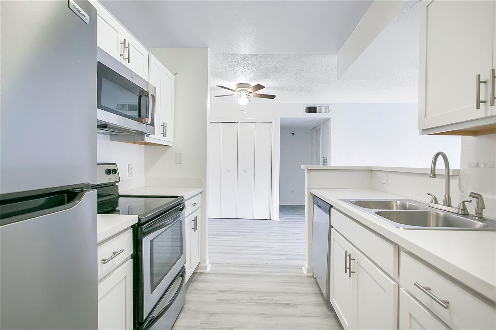 5540 DEVONBRIAR WAY #104, ORLANDO, FL, 32822