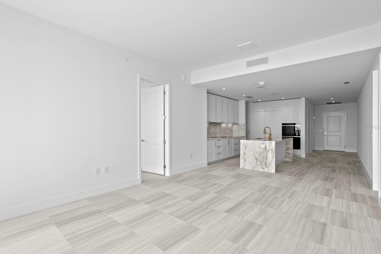 3015 S YSABELLA AVE #2402, TAMPA, FL, 33629