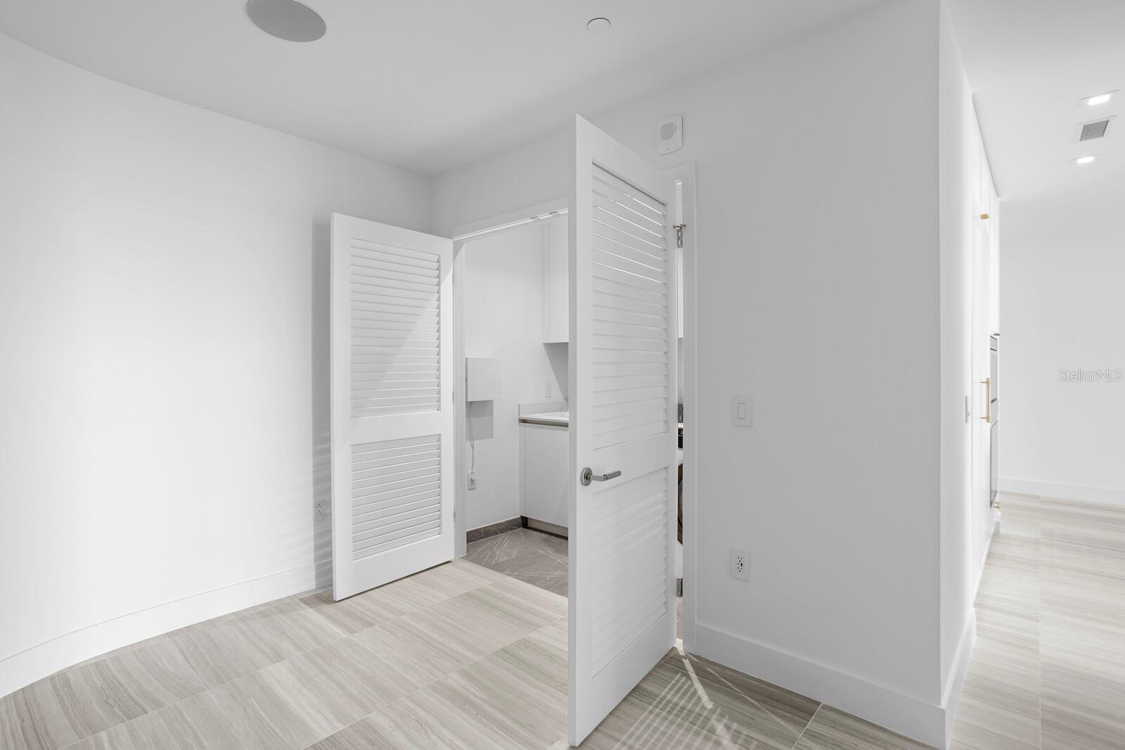 3015 S YSABELLA AVE #2402, TAMPA, FL, 33629