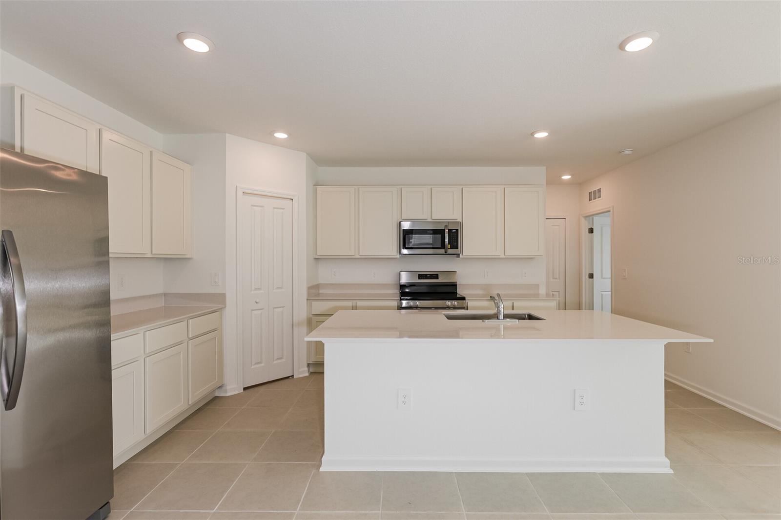 2150 LASSO LOOP, EAGLE LAKE, FL, 33839