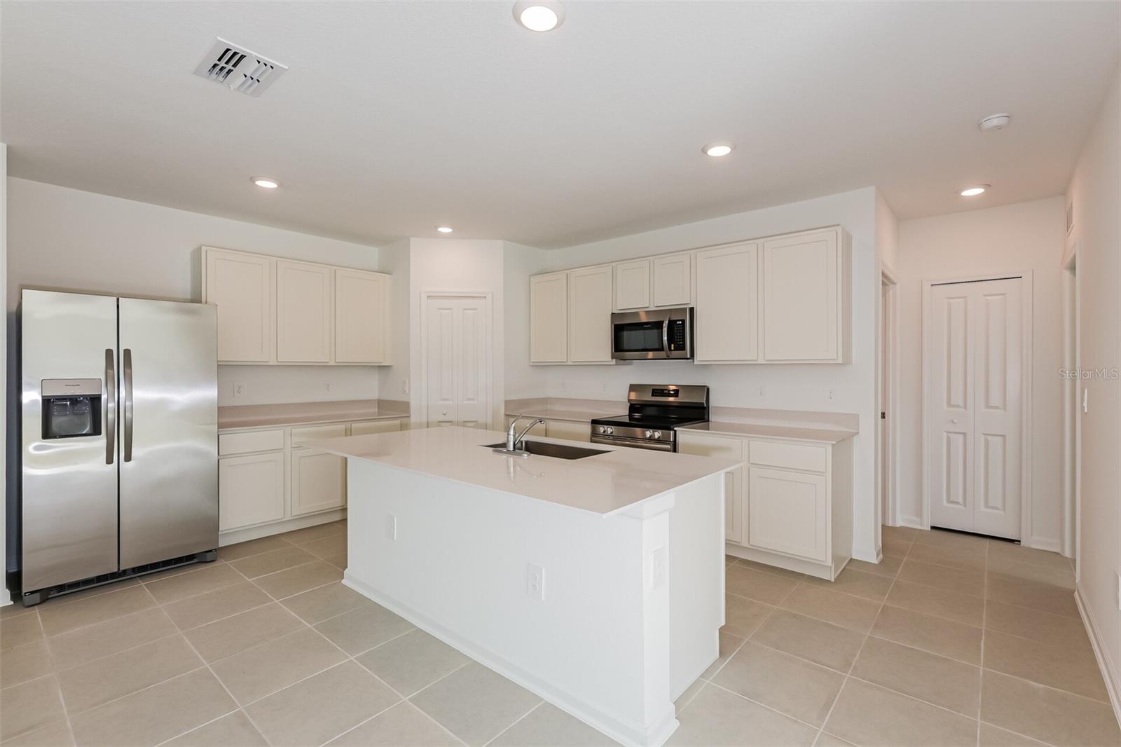 2150 LASSO LOOP, EAGLE LAKE, FL, 33839