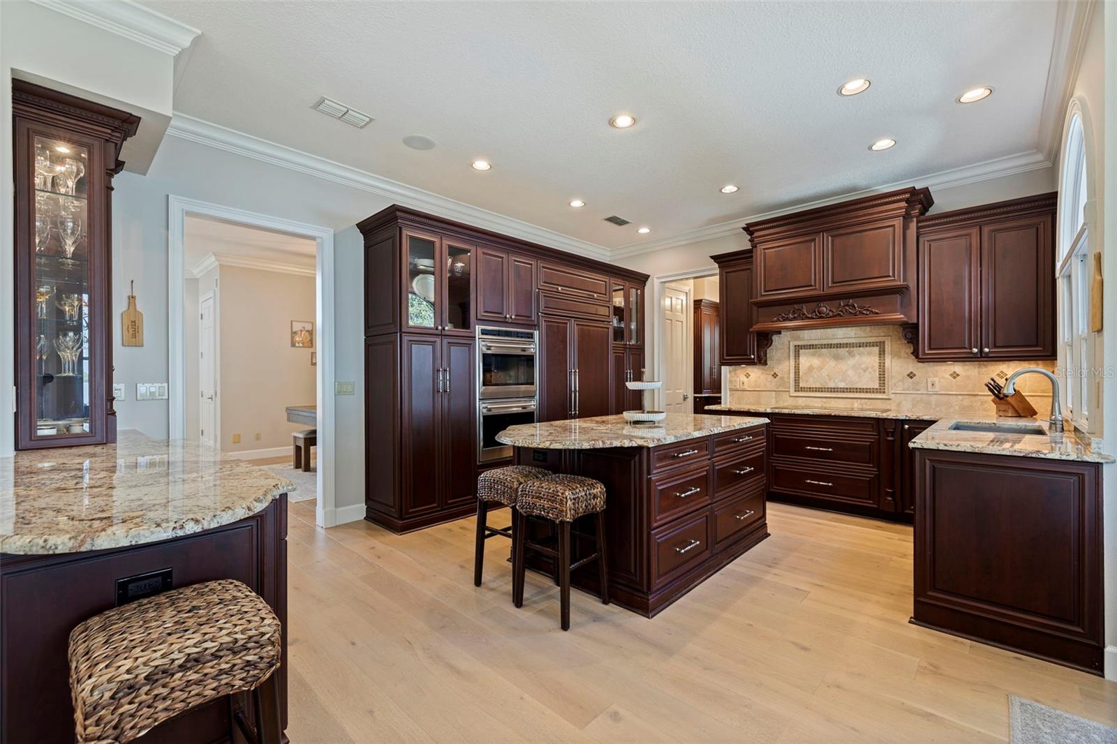 1285 GASPARILLA DR NE, ST PETERSBURG, FL, 33702