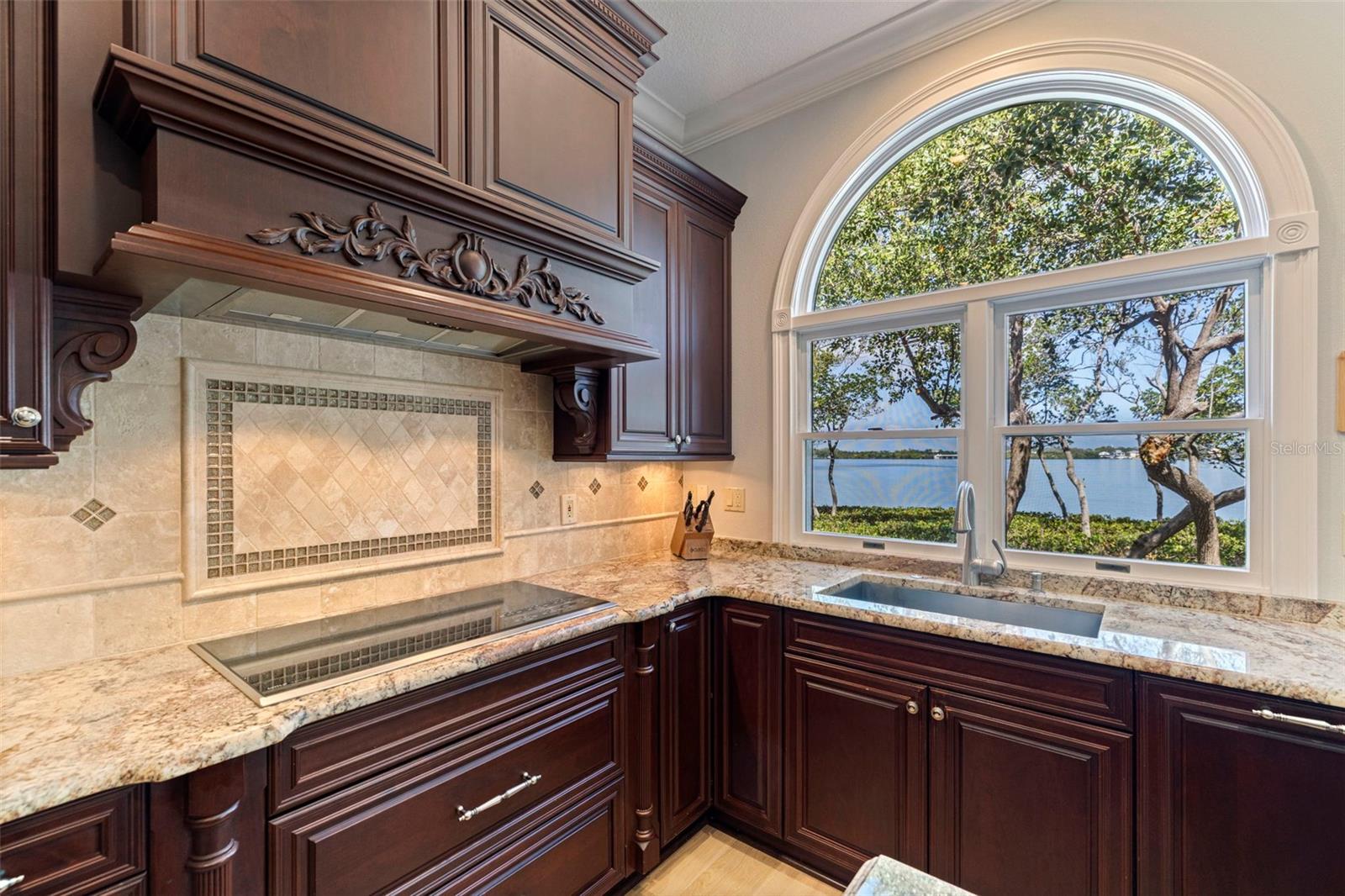 1285 GASPARILLA DR NE, ST PETERSBURG, FL, 33702