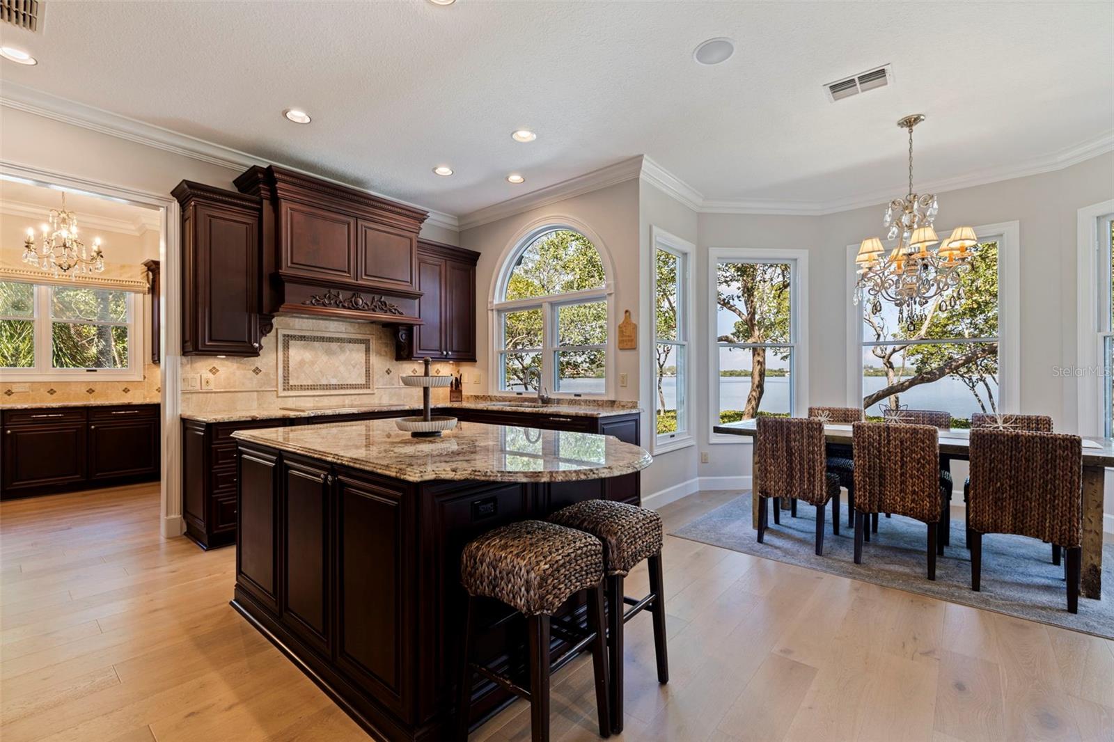 1285 GASPARILLA DR NE, ST PETERSBURG, FL, 33702