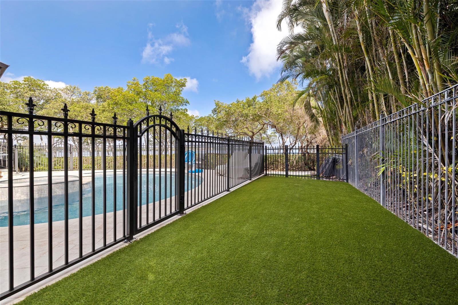 1285 GASPARILLA DR NE, ST PETERSBURG, FL, 33702