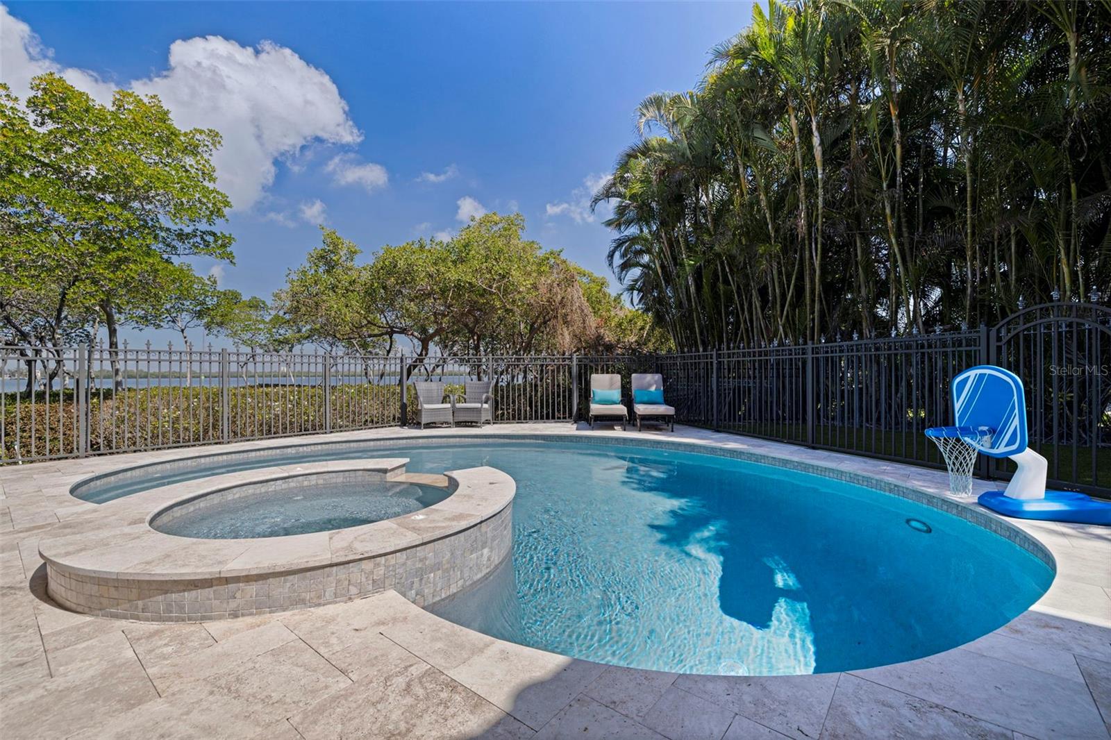 1285 GASPARILLA DR NE, ST PETERSBURG, FL, 33702