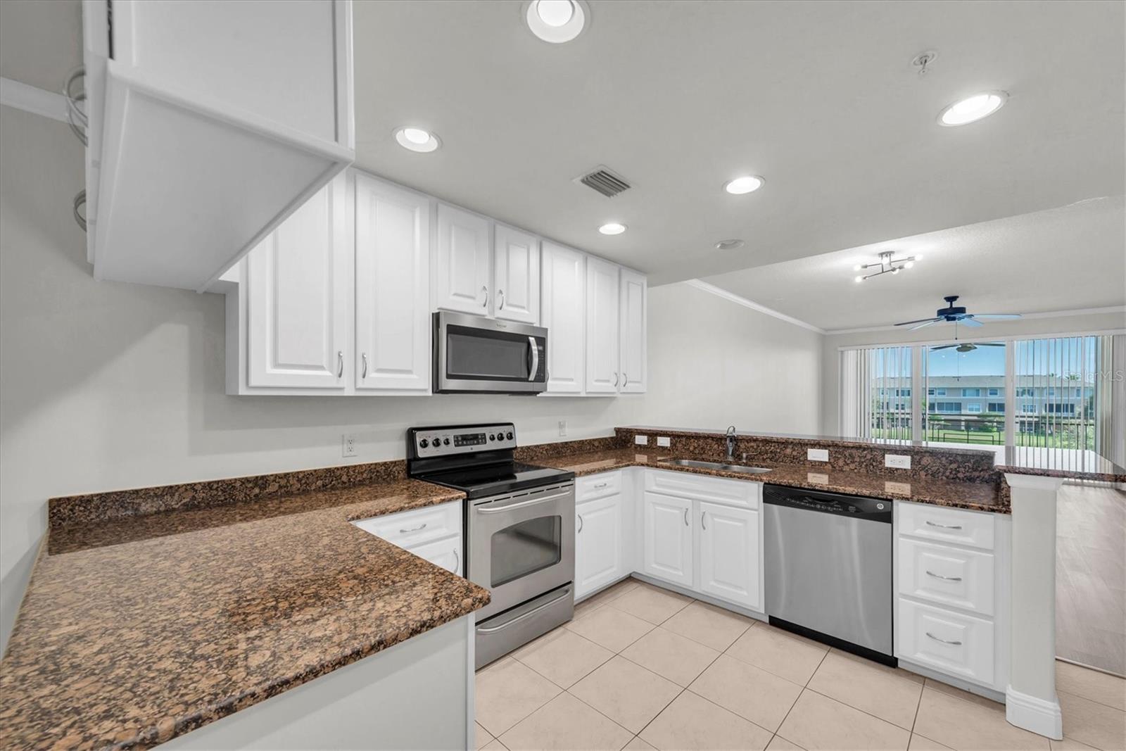 7069 KEY HAVEN RD #302, SEMINOLE, FL, 33777