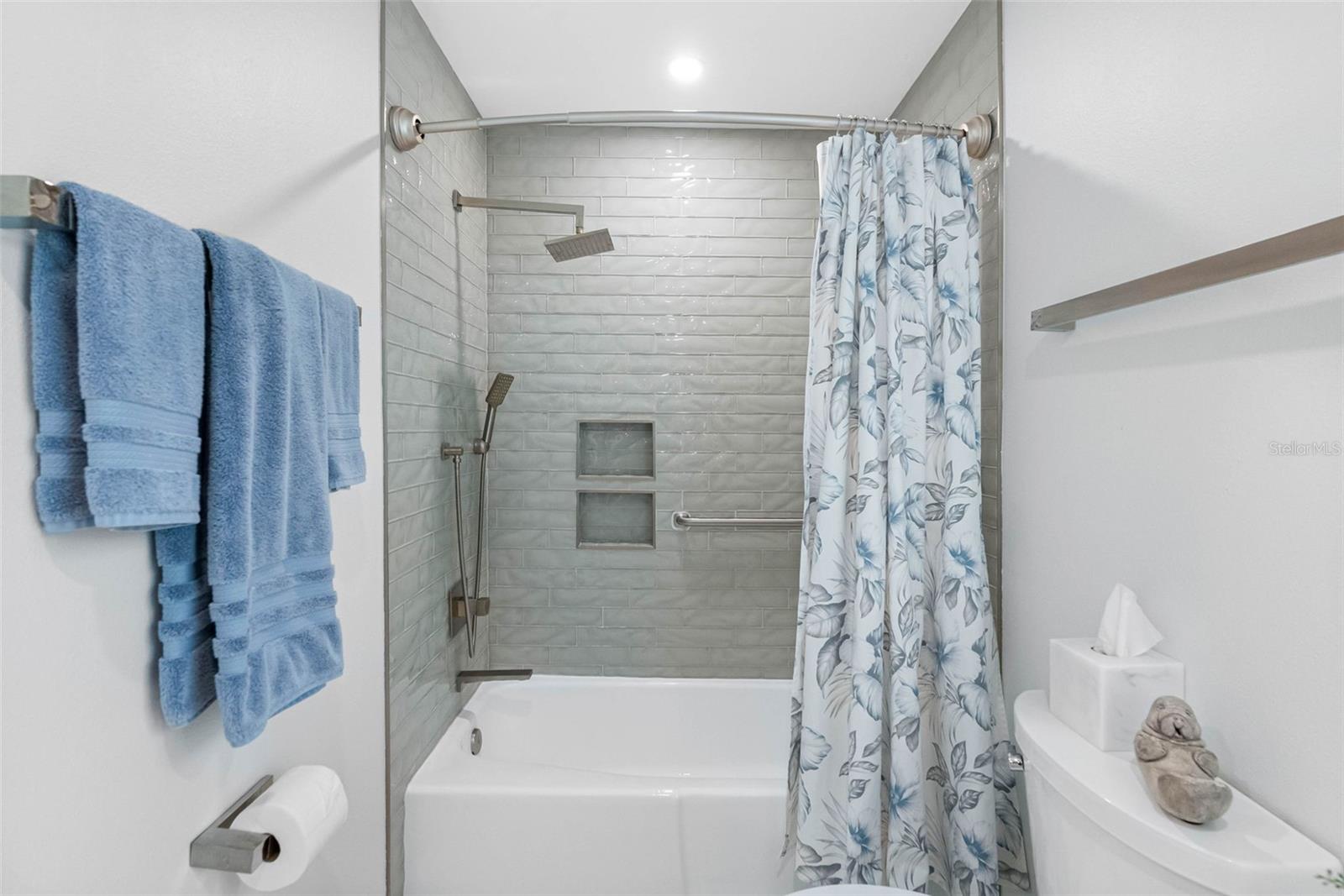 9211 LAKE DR, ENGLEWOOD, FL, 34224