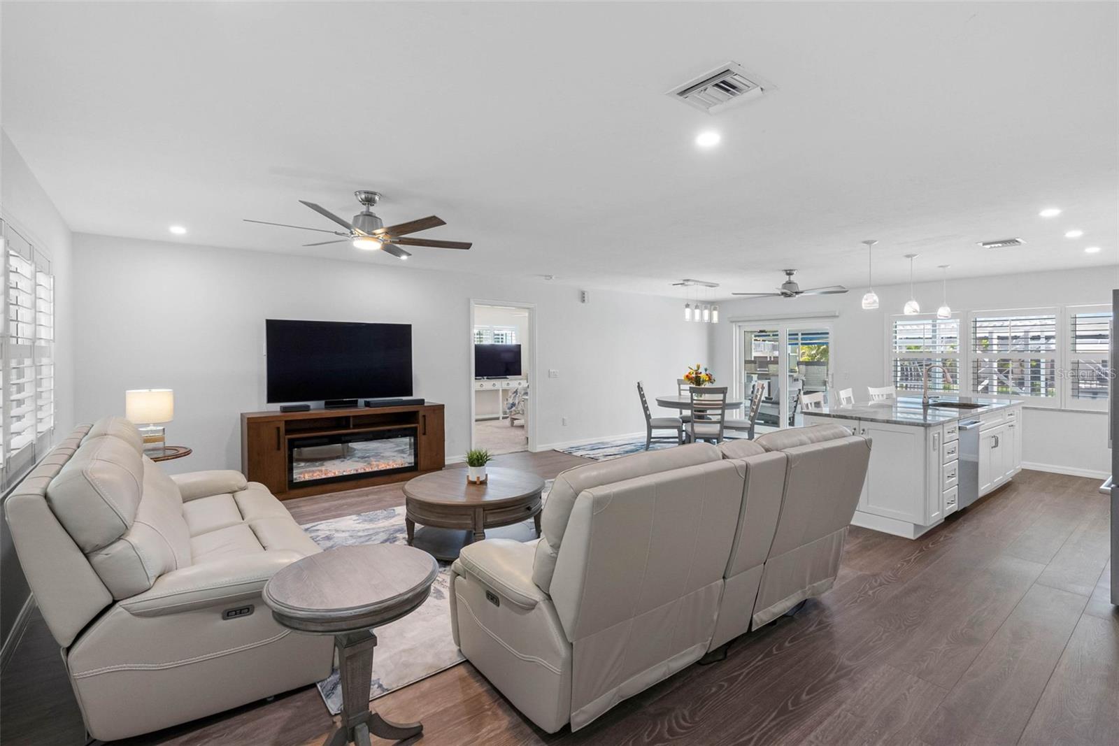 9211 LAKE DR, ENGLEWOOD, FL, 34224