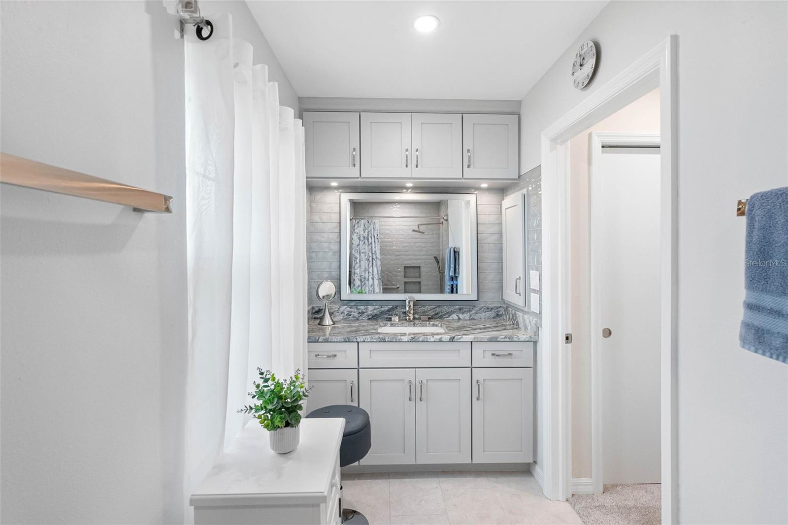 9211 LAKE DR, ENGLEWOOD, FL, 34224