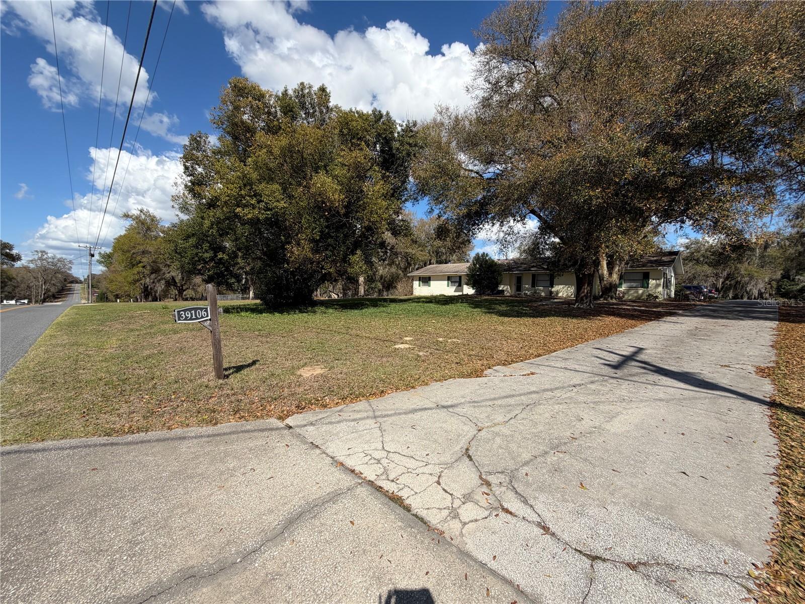 39106 GRAYS AIRPORT RD, LADY LAKE, FL, 32159