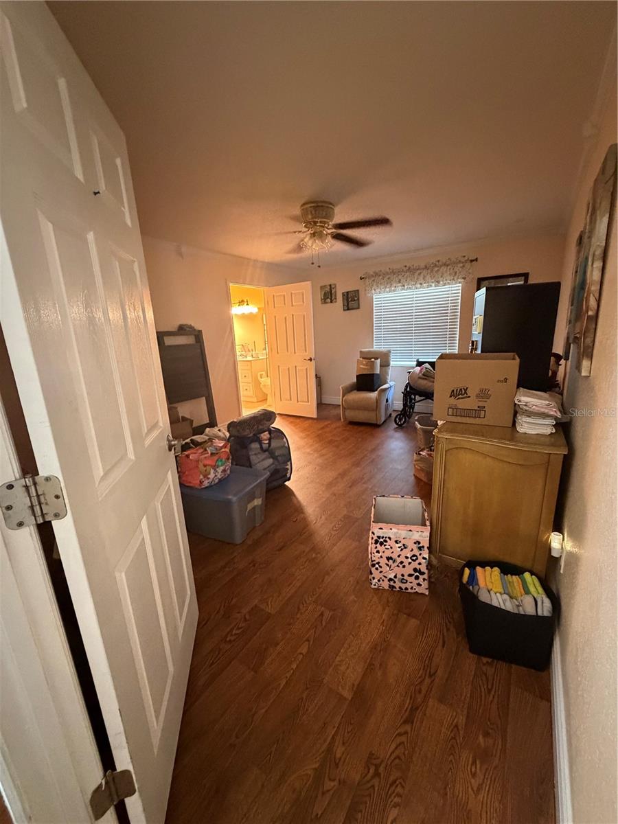 39106 GRAYS AIRPORT RD, LADY LAKE, FL, 32159