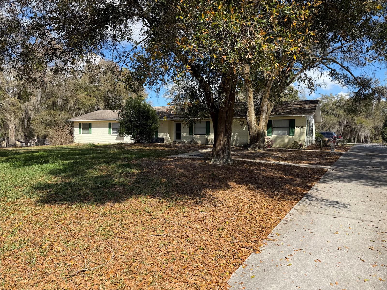 39106 GRAYS AIRPORT RD, LADY LAKE, FL, 32159