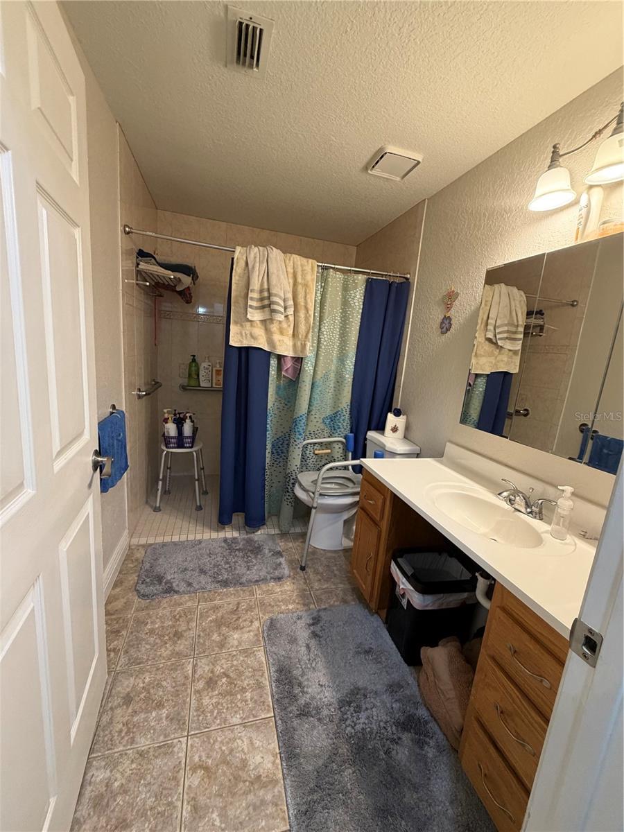 39106 GRAYS AIRPORT RD, LADY LAKE, FL, 32159