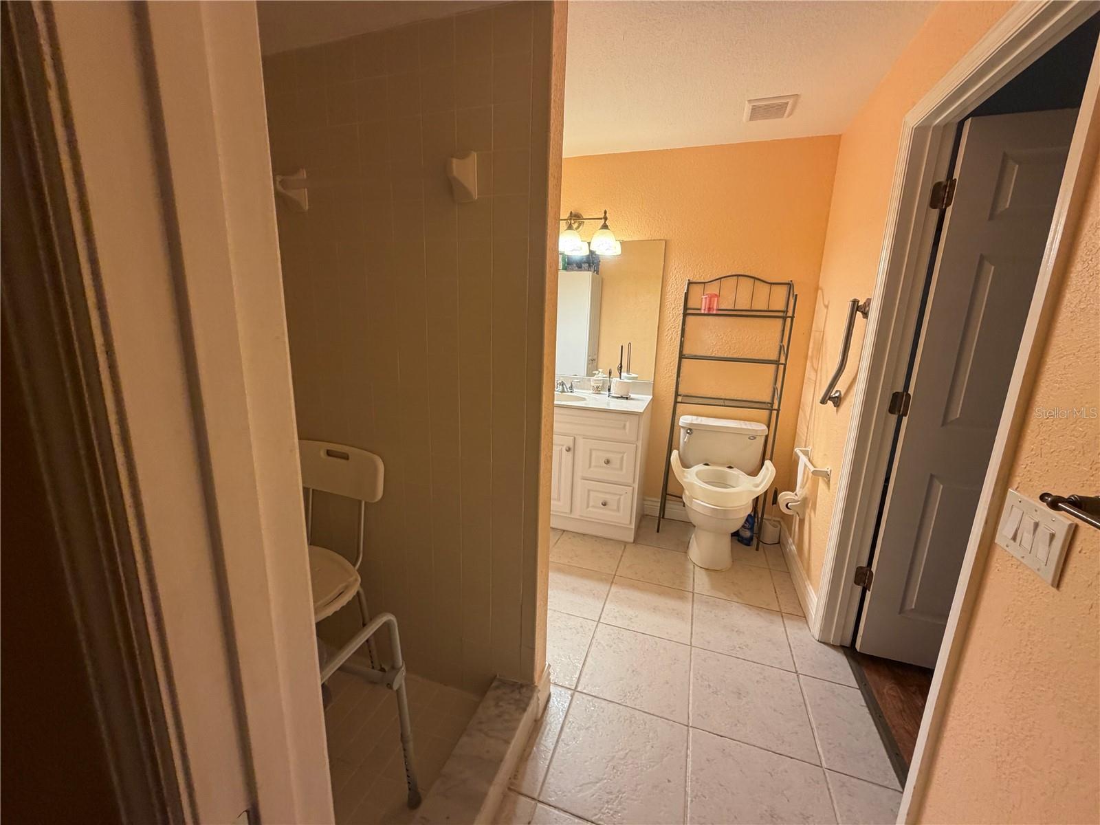 39106 GRAYS AIRPORT RD, LADY LAKE, FL, 32159