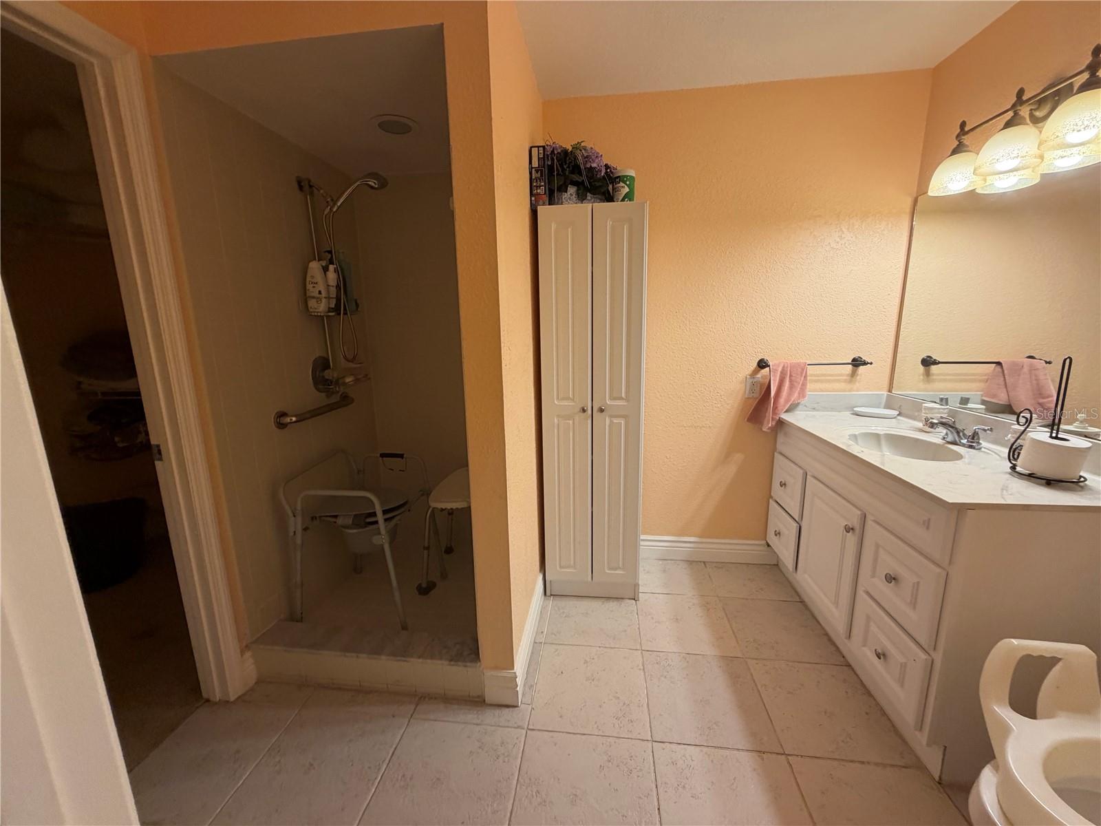 39106 GRAYS AIRPORT RD, LADY LAKE, FL, 32159