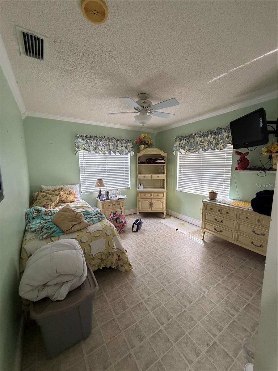 39106 GRAYS AIRPORT RD, LADY LAKE, FL, 32159