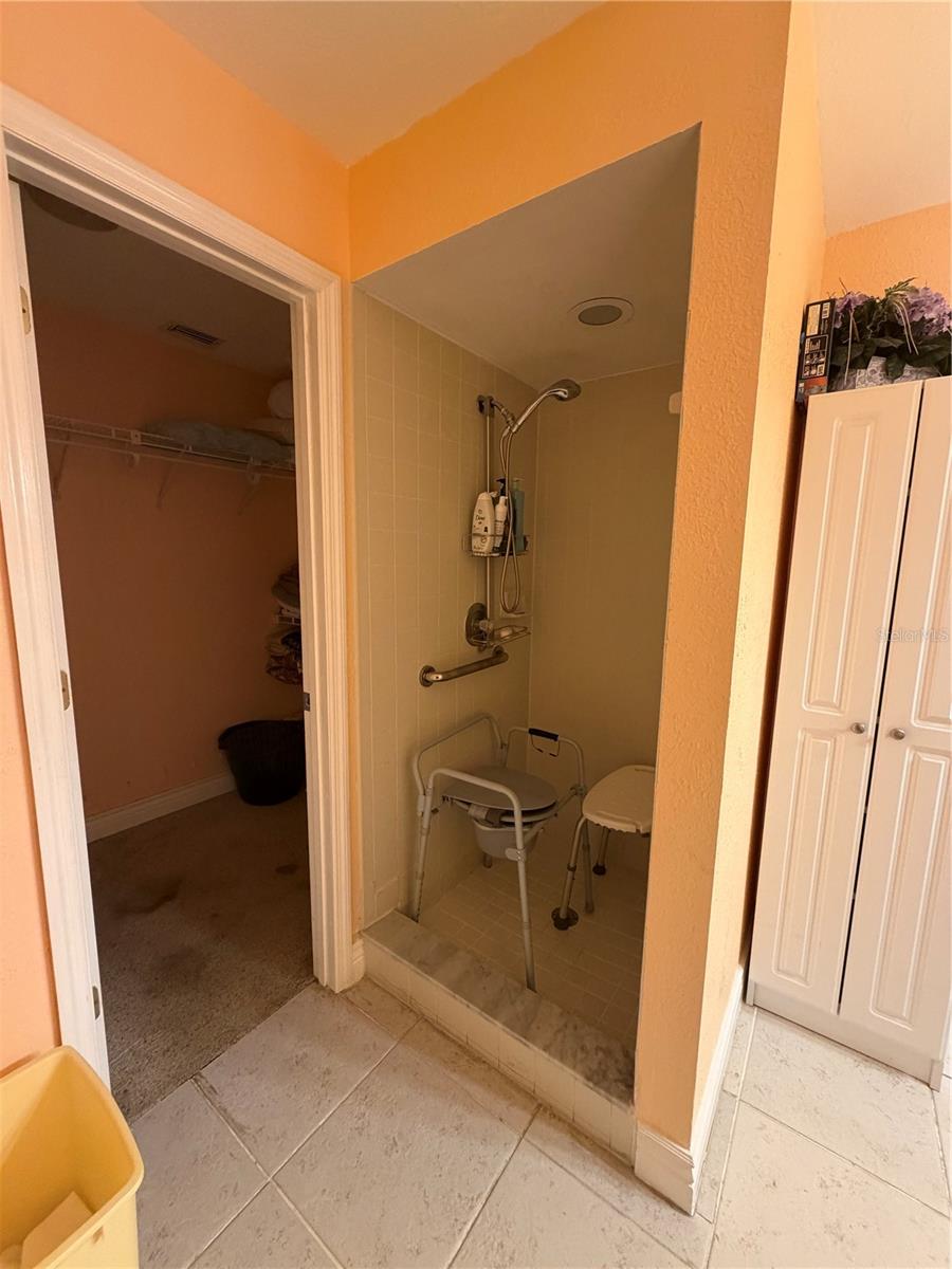 39106 GRAYS AIRPORT RD, LADY LAKE, FL, 32159