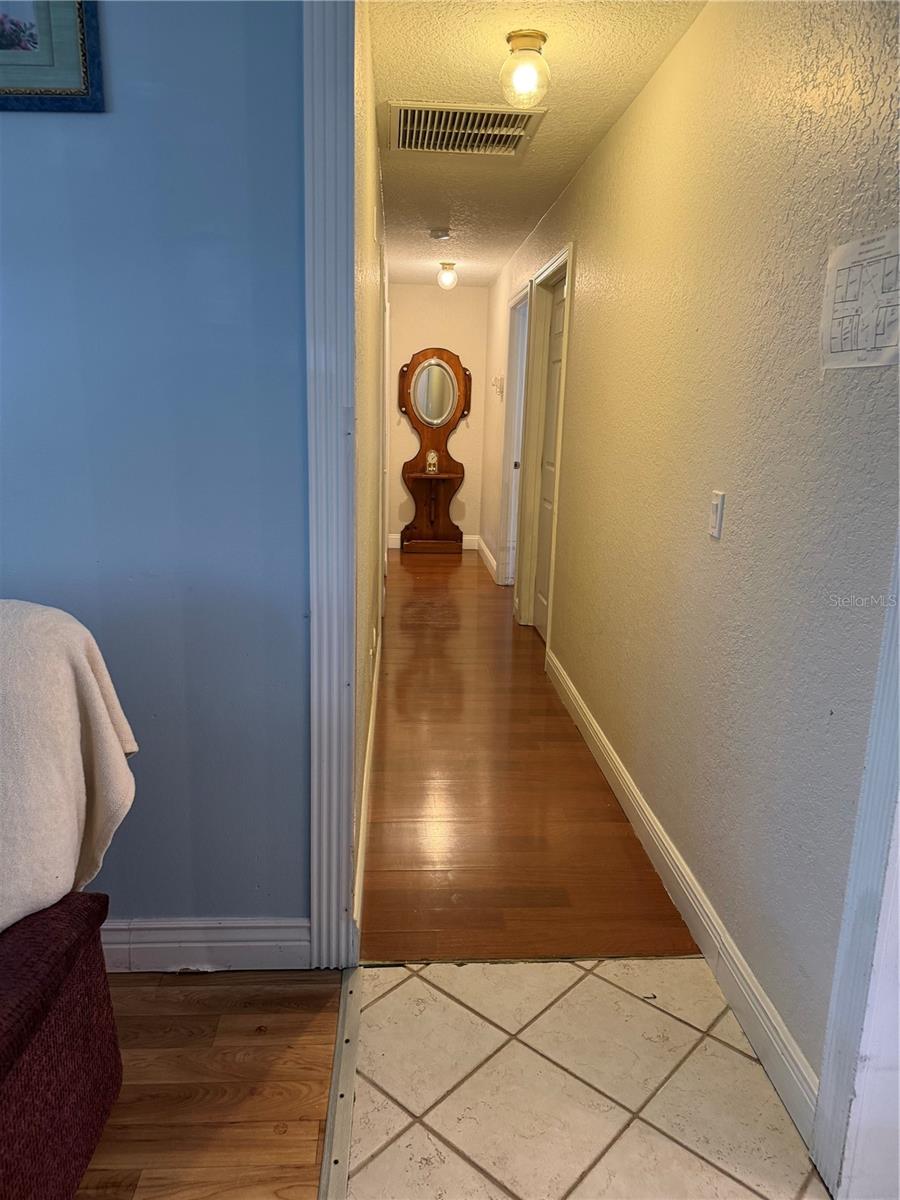 39106 GRAYS AIRPORT RD, LADY LAKE, FL, 32159