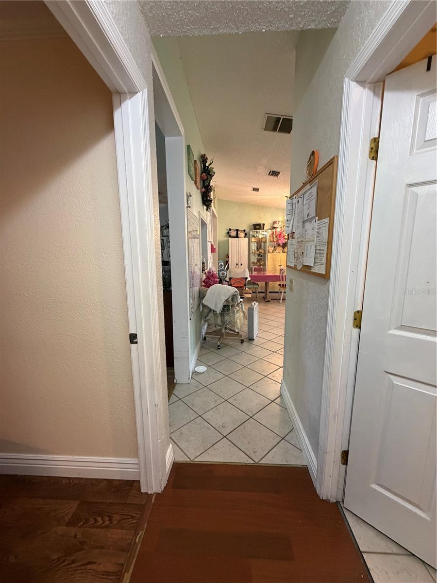 39106 GRAYS AIRPORT RD, LADY LAKE, FL, 32159