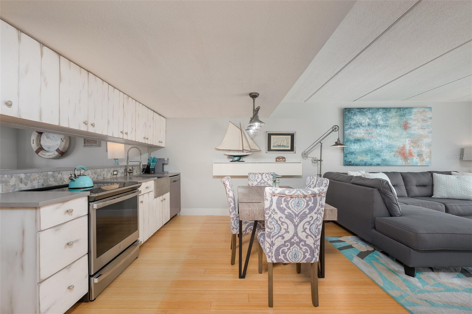 845 BENJAMIN FRANKLIN DR #302, SARASOTA, FL, 34236