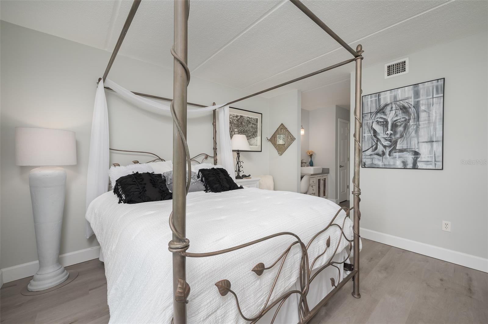 845 BENJAMIN FRANKLIN DR #302, SARASOTA, FL, 34236