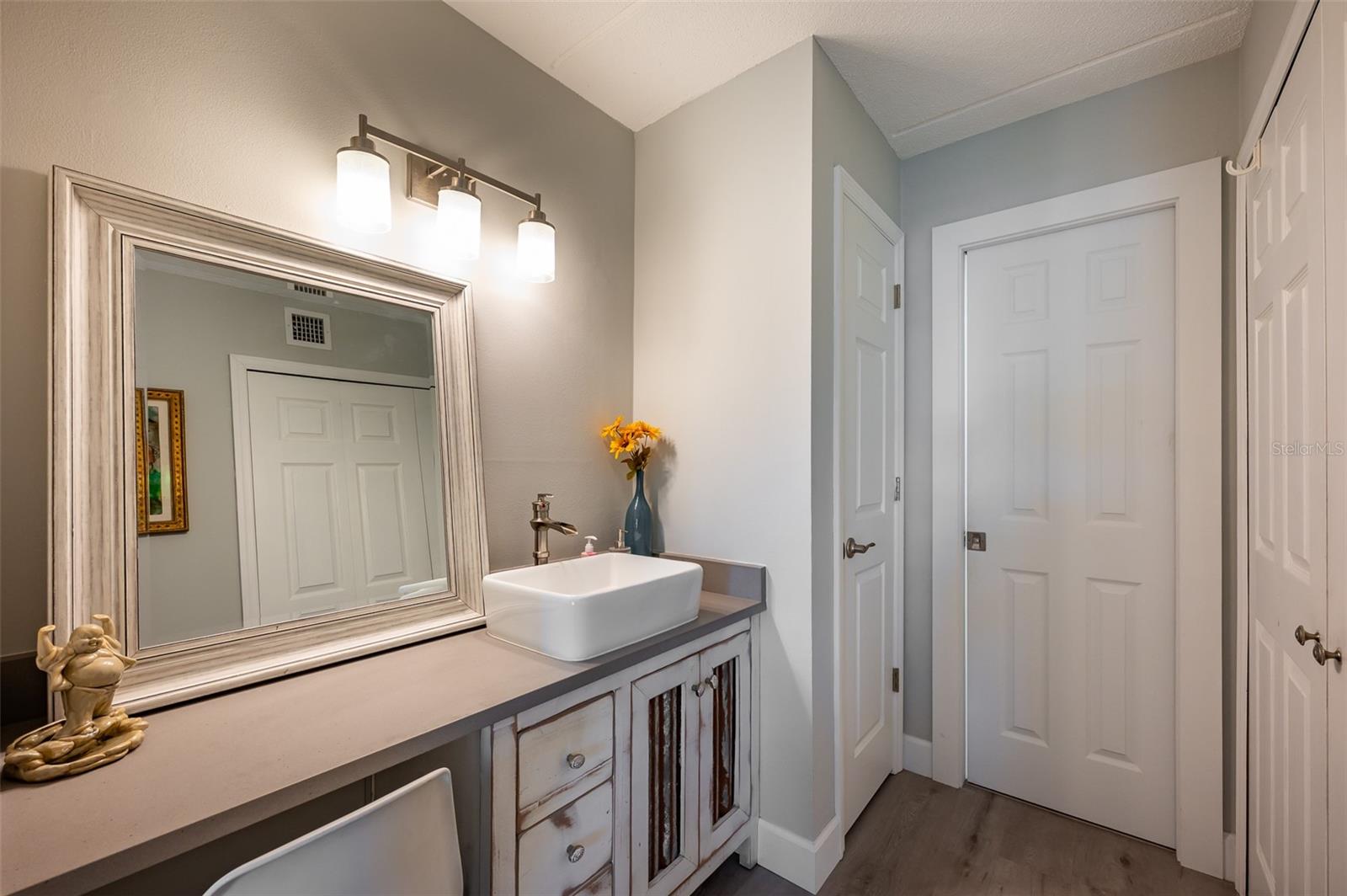 845 BENJAMIN FRANKLIN DR #302, SARASOTA, FL, 34236