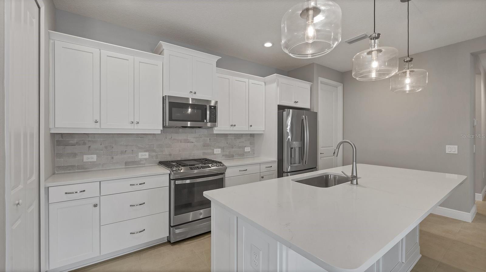 690 ALLORA AVE, NOKOMIS, FL, 34275