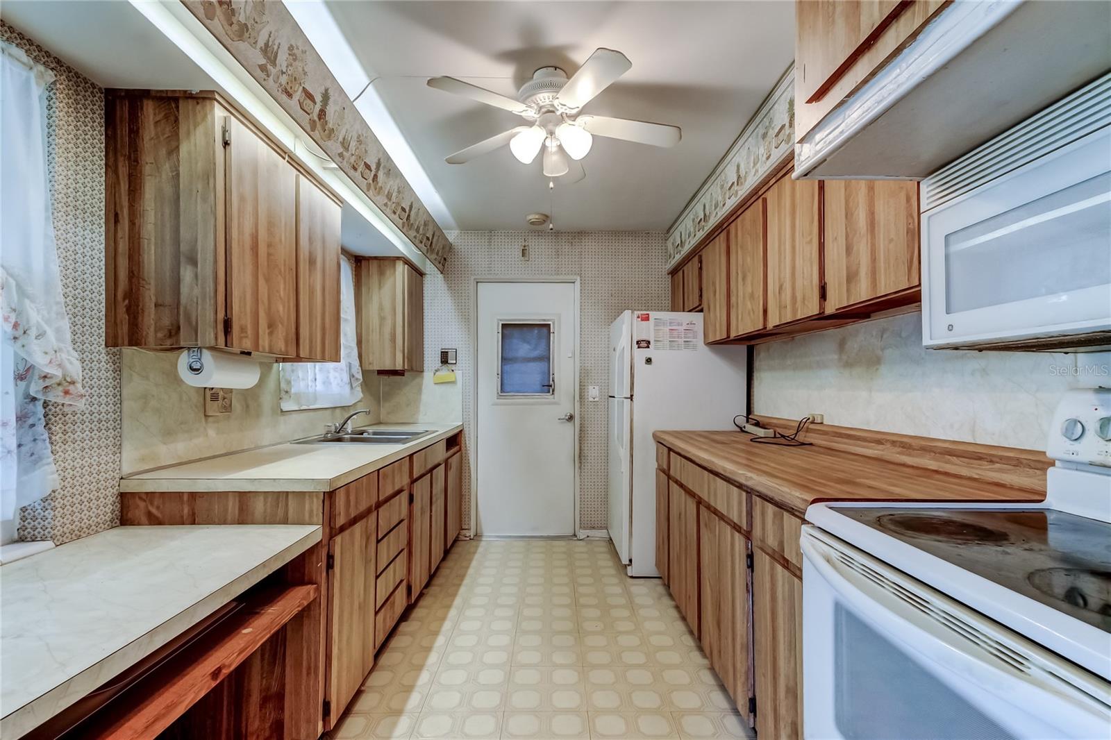 8586 FORSYTH DR, SEMINOLE, FL, 33772