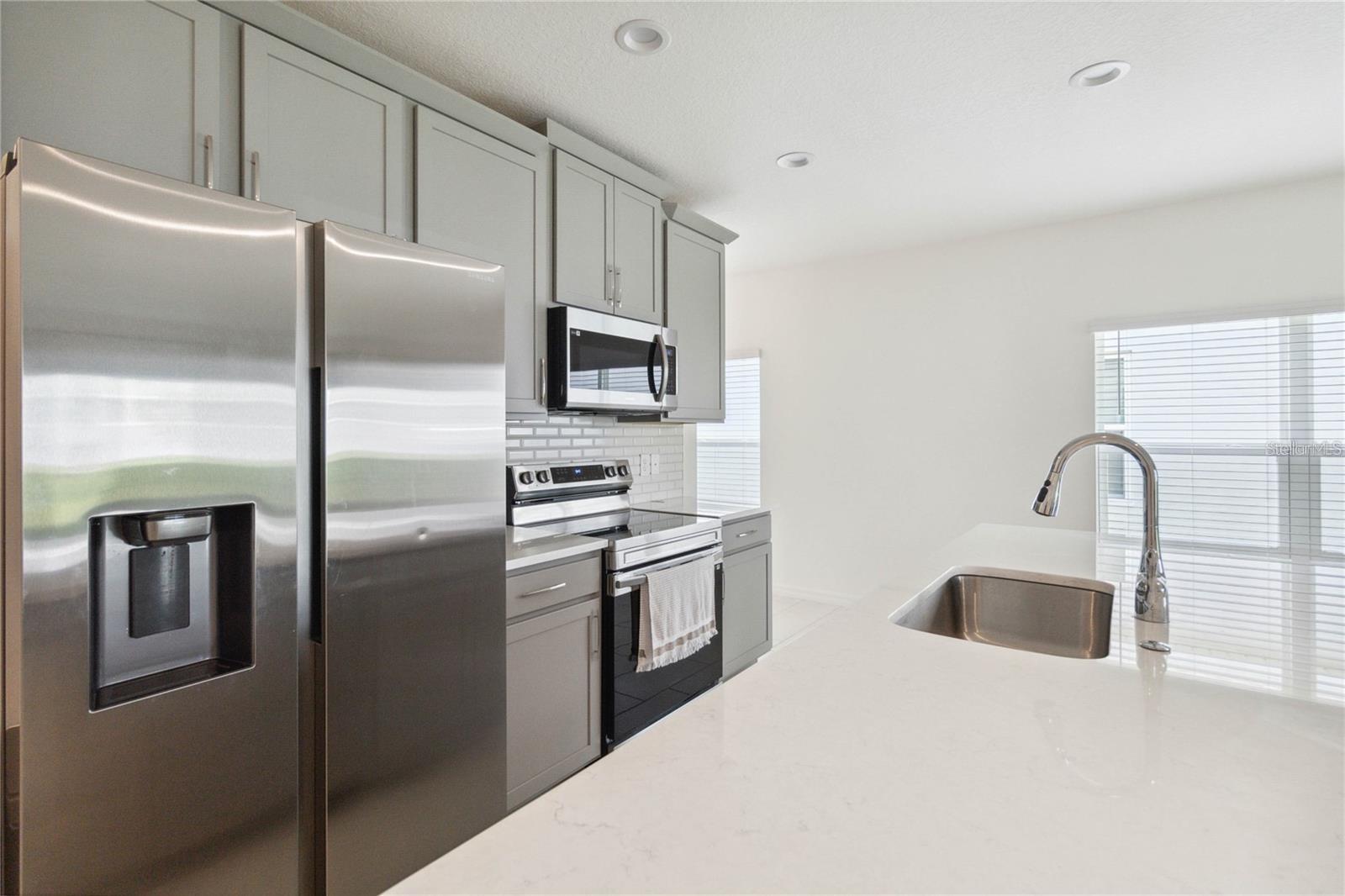 1833 ROSS HAMMOCK AVE, GROVELAND, FL, 34736