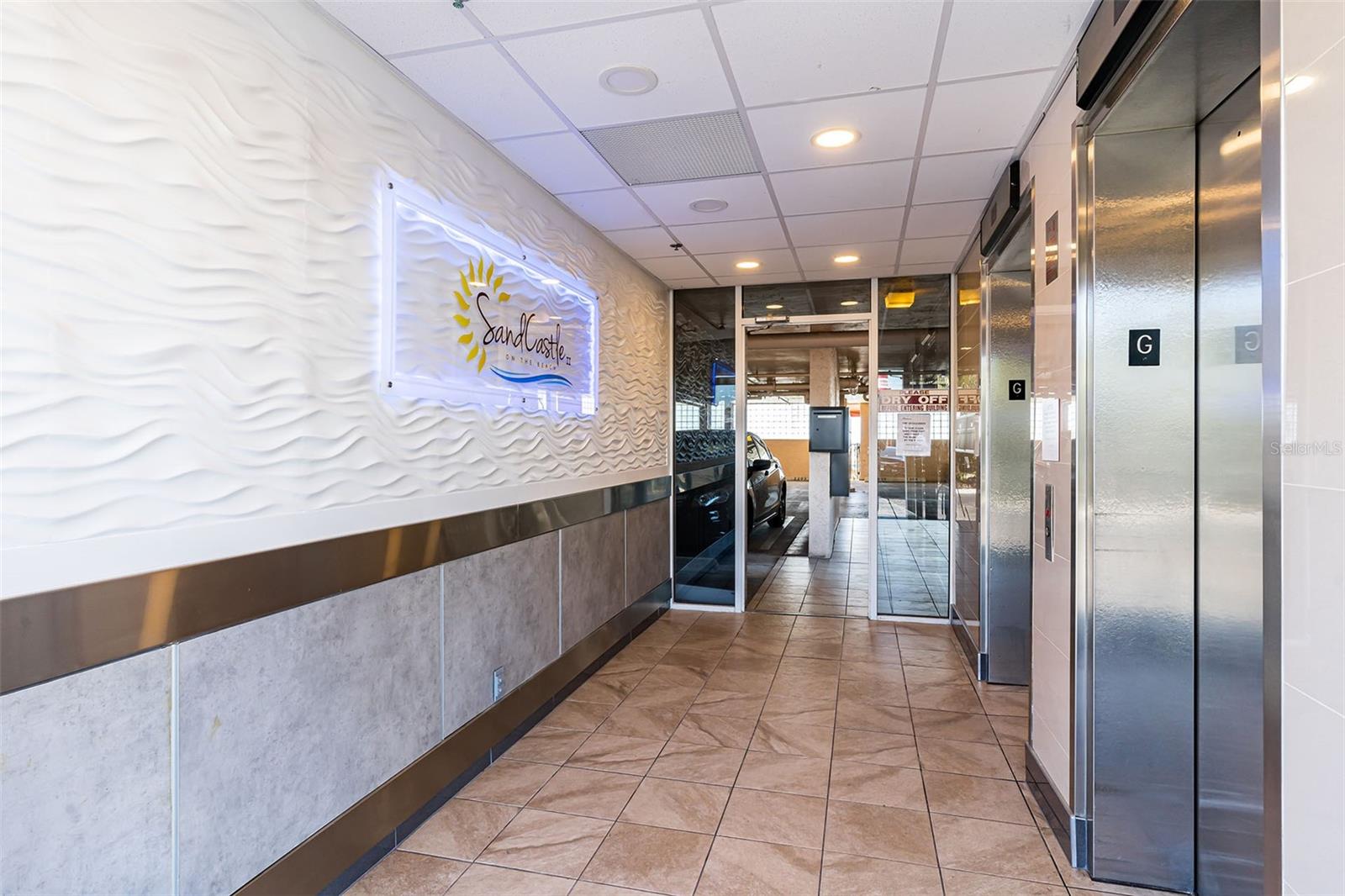 Sand Castle Elevator Lobby - 2 Elevators