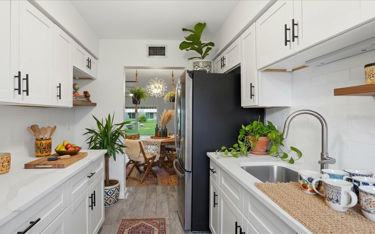 6927 PLACE DE LA PAIX #6927, ST PETERSBURG, FL, 33707