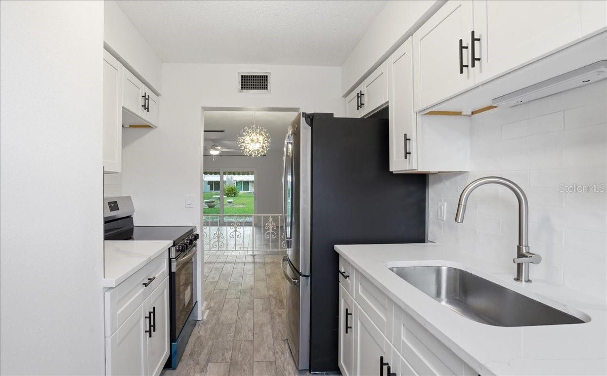 6927 PLACE DE LA PAIX #6927, ST PETERSBURG, FL, 33707