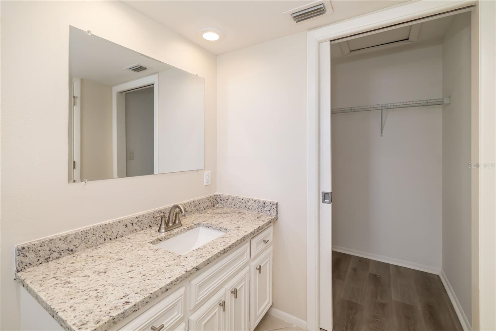 1097 WILLIS AVE, SARASOTA, FL, 34232