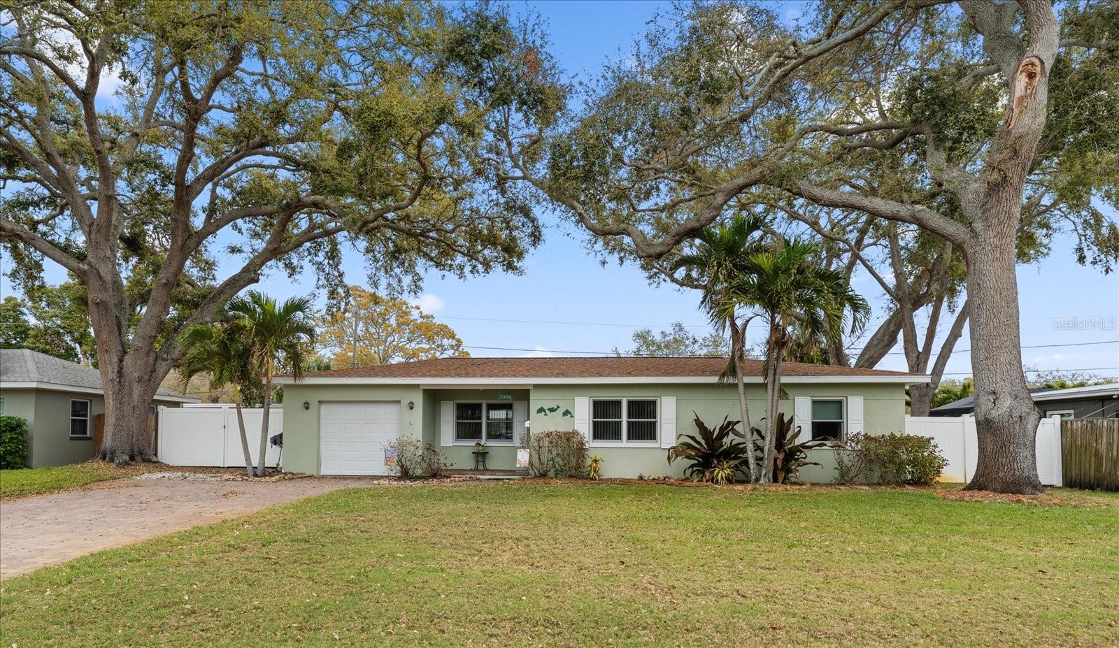 1339 RUSSELL DR N, ST PETERSBURG, FL, 33710