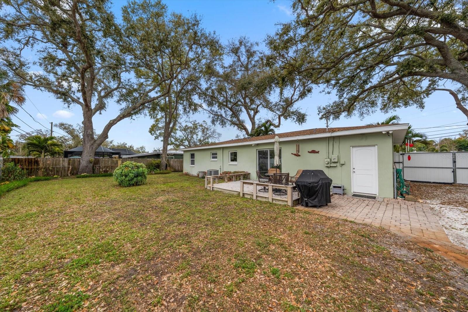 1339 RUSSELL DR N, ST PETERSBURG, FL, 33710