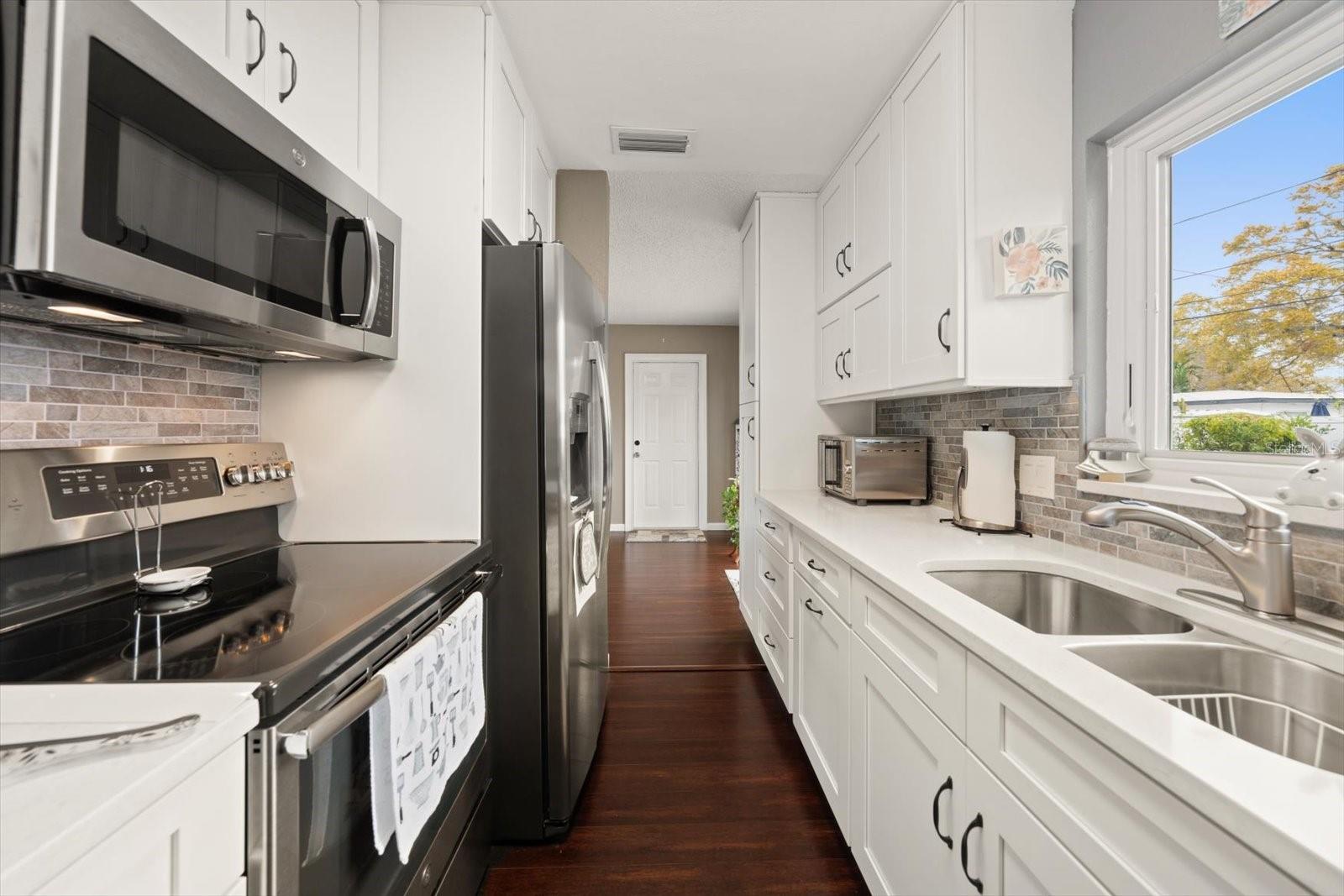 1339 RUSSELL DR N, ST PETERSBURG, FL, 33710