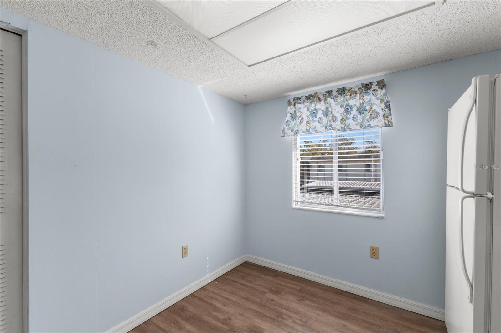 KITCHEN TO LEFT HAS A PANTRY CLOSET NOT SEEN IN PHOTO