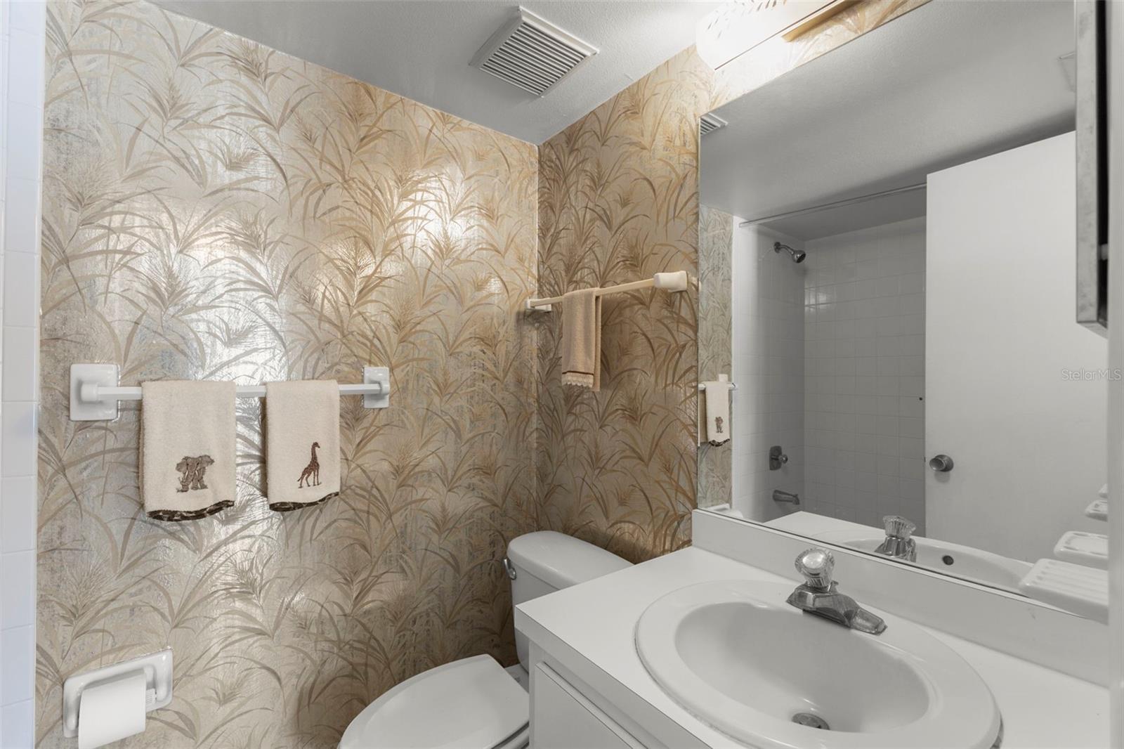 FULL SECOND BATH WITH TUB/SHOWER COMBINATION