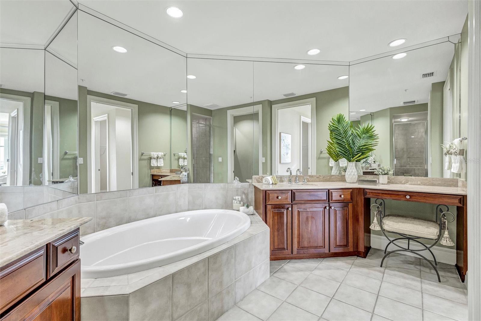 140 RIVIERA DUNES WAY #701, PALMETTO, FL, 34221