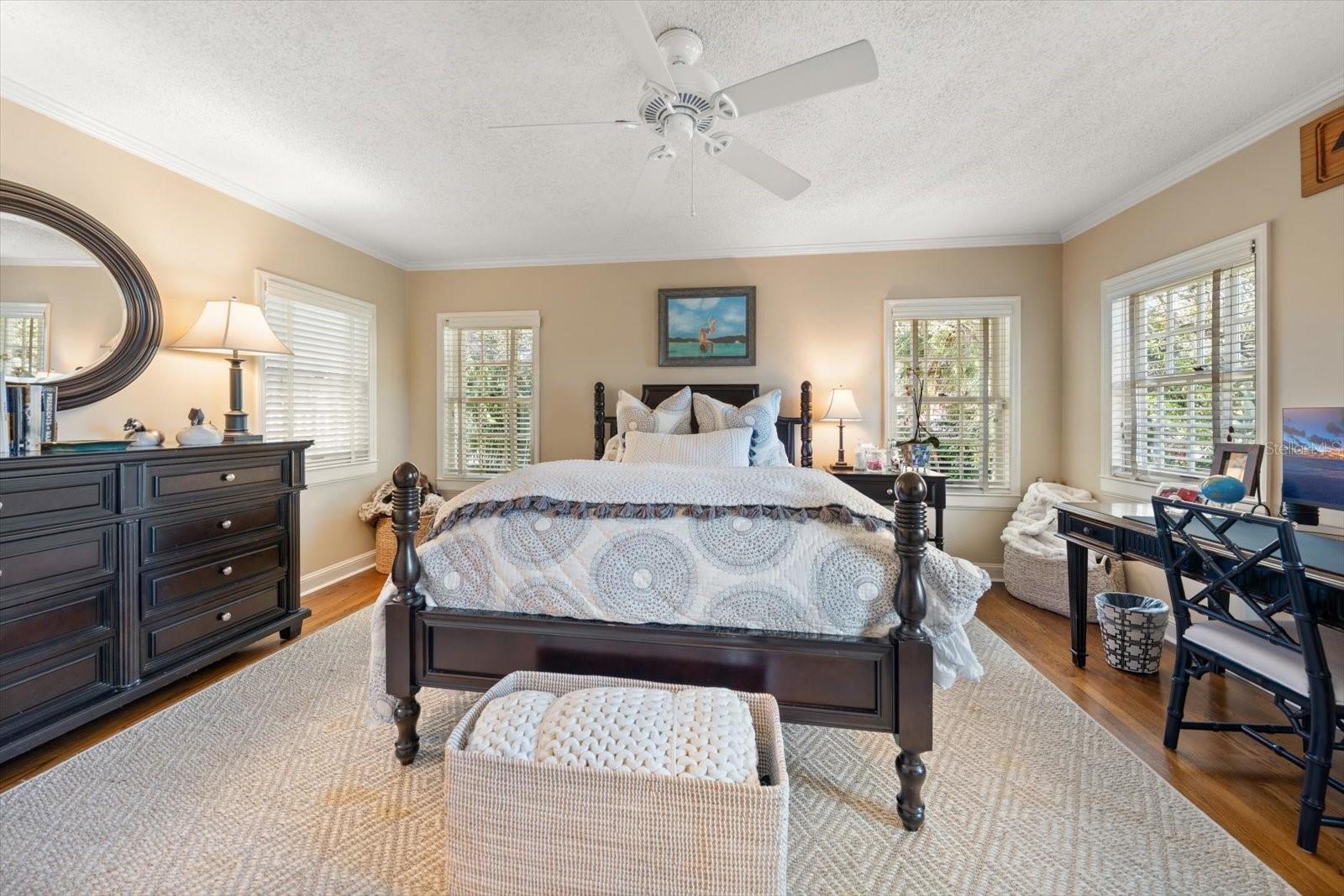 100 SARASOTA RD, BELLEAIR, FL, 33756