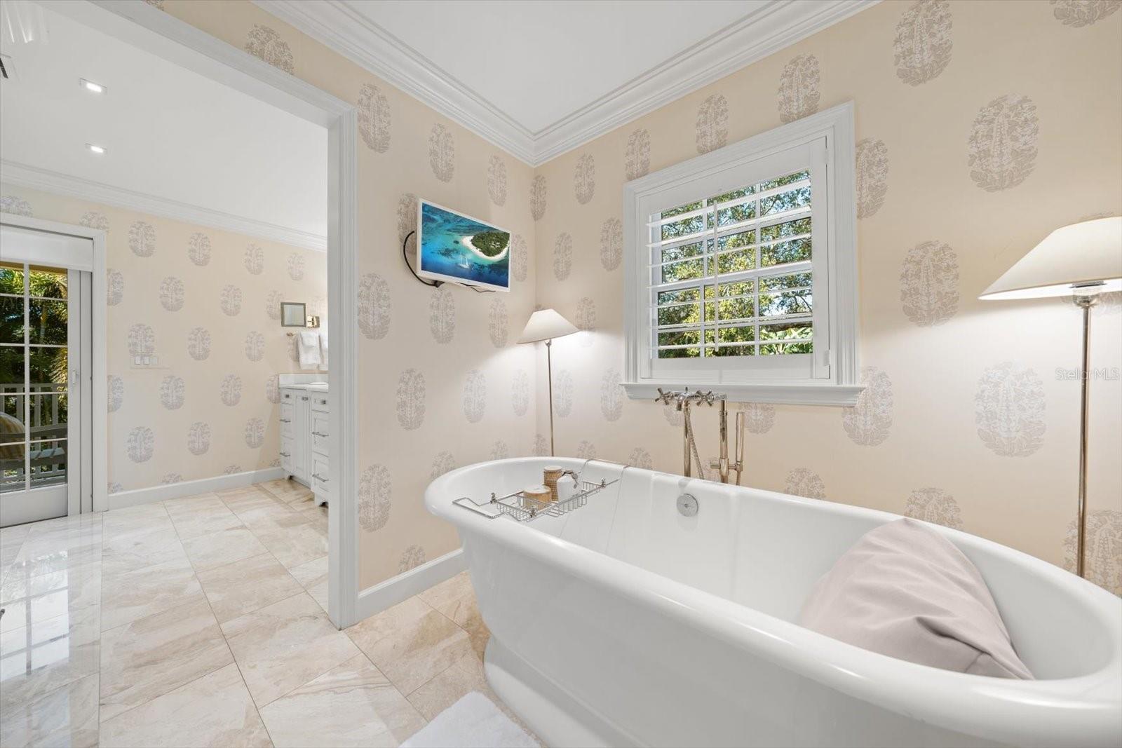 100 SARASOTA RD, BELLEAIR, FL, 33756