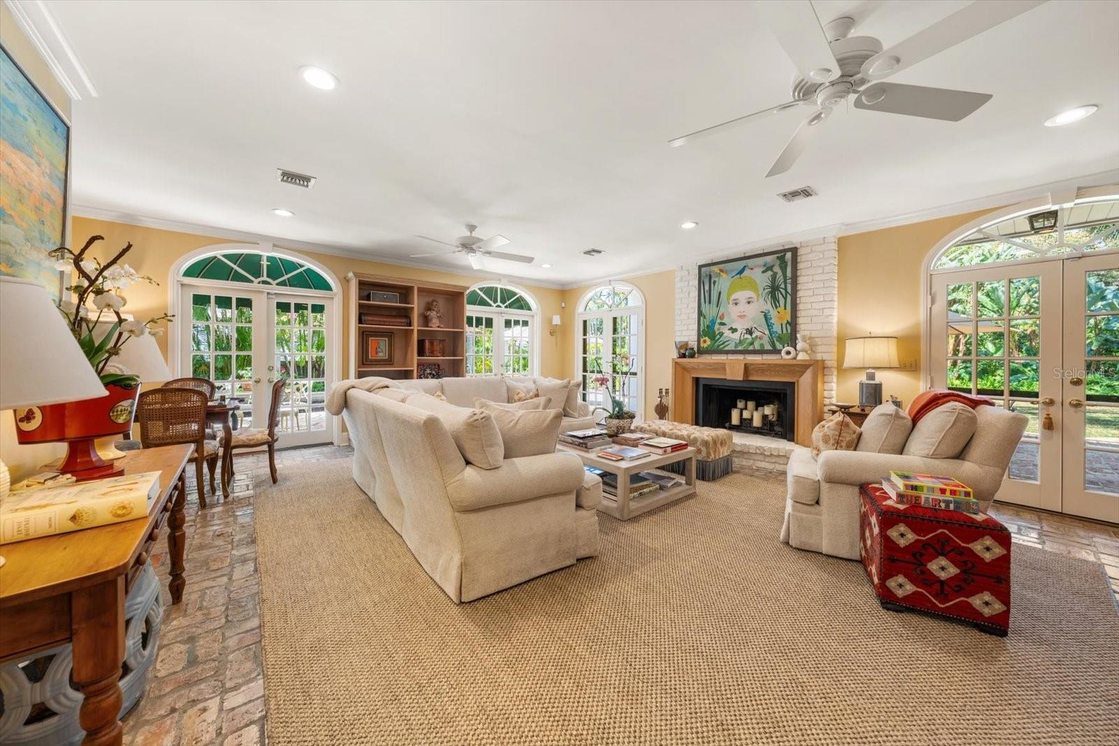 100 SARASOTA RD, BELLEAIR, FL, 33756