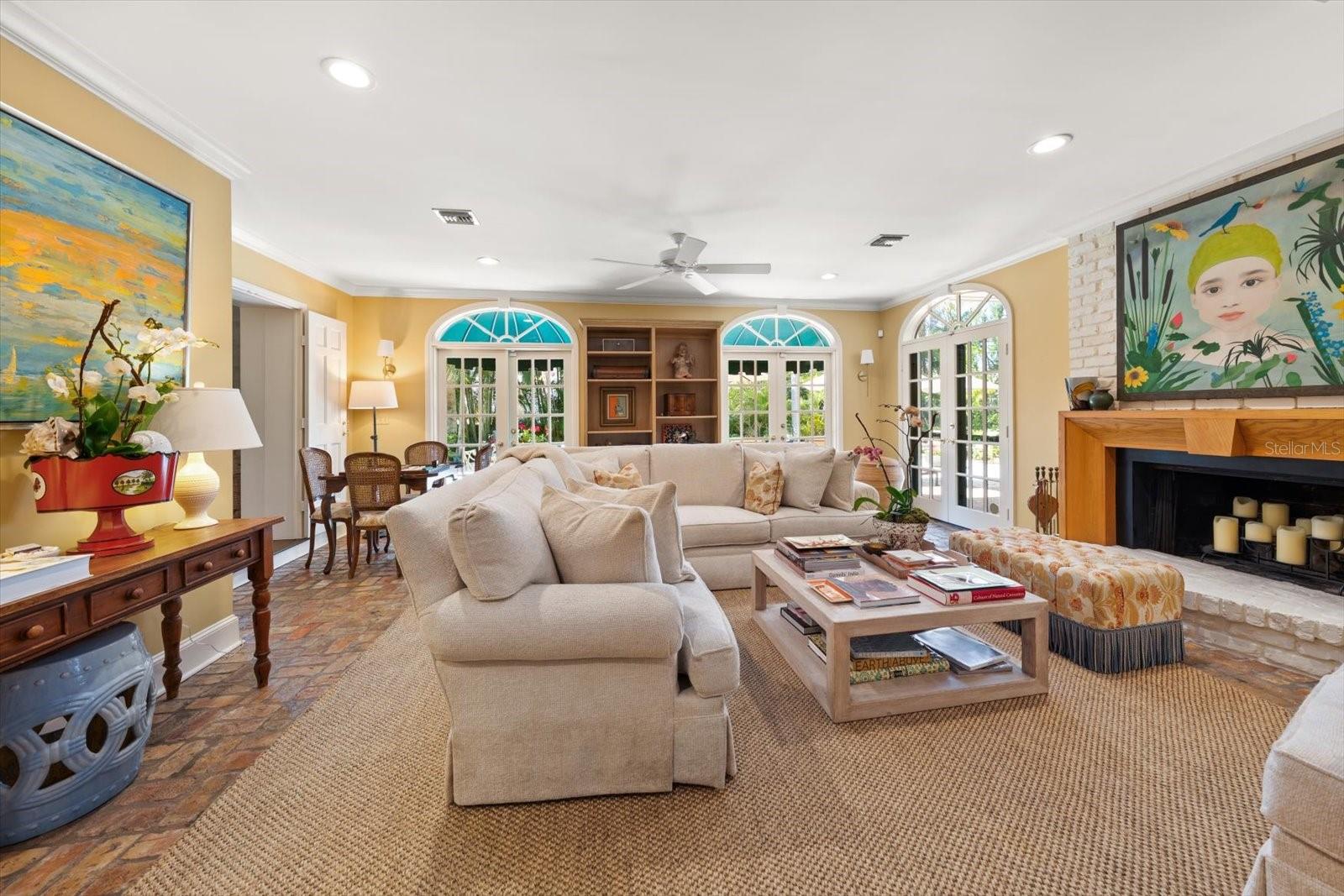 100 SARASOTA RD, BELLEAIR, FL, 33756