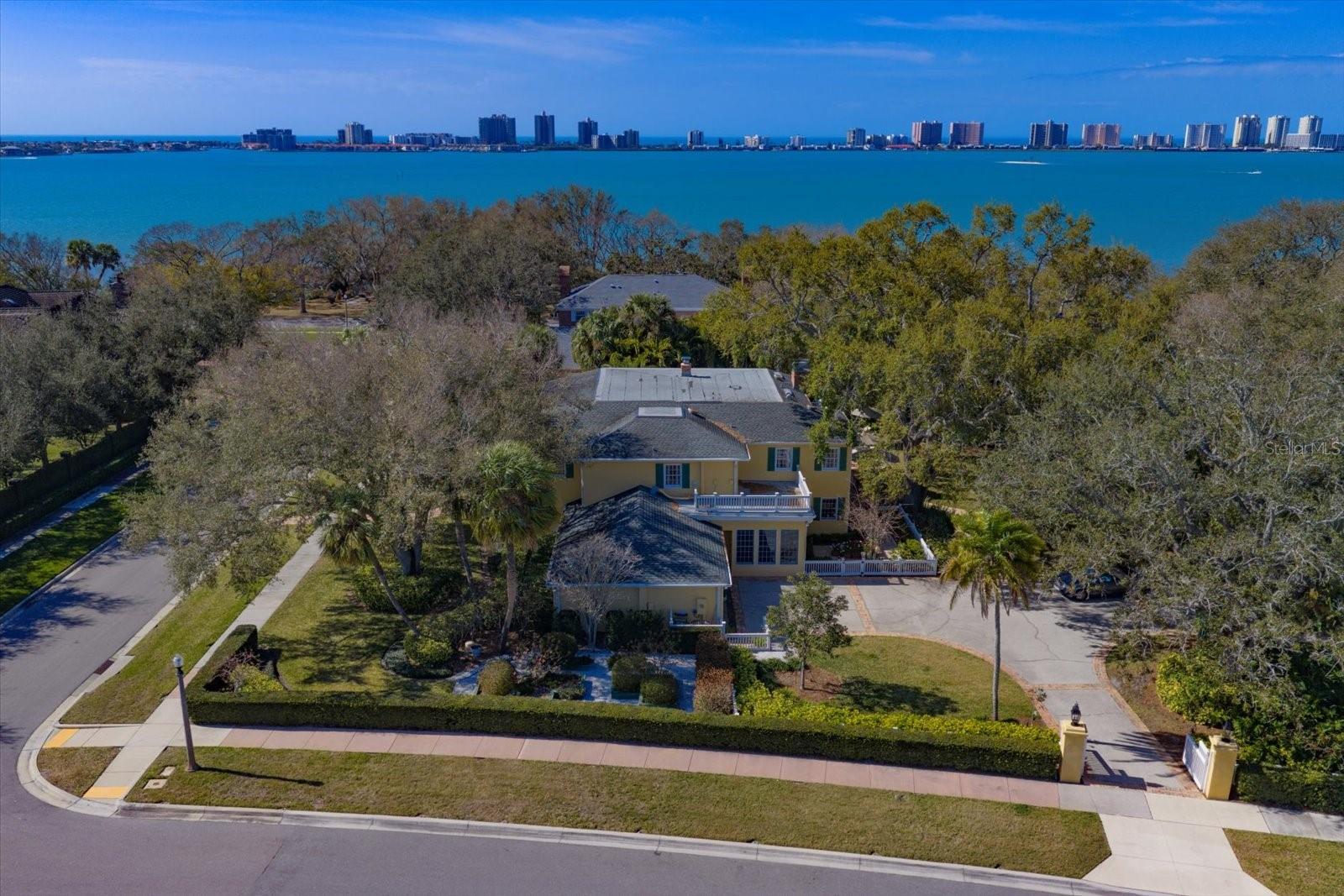 100 SARASOTA RD, BELLEAIR, FL, 33756