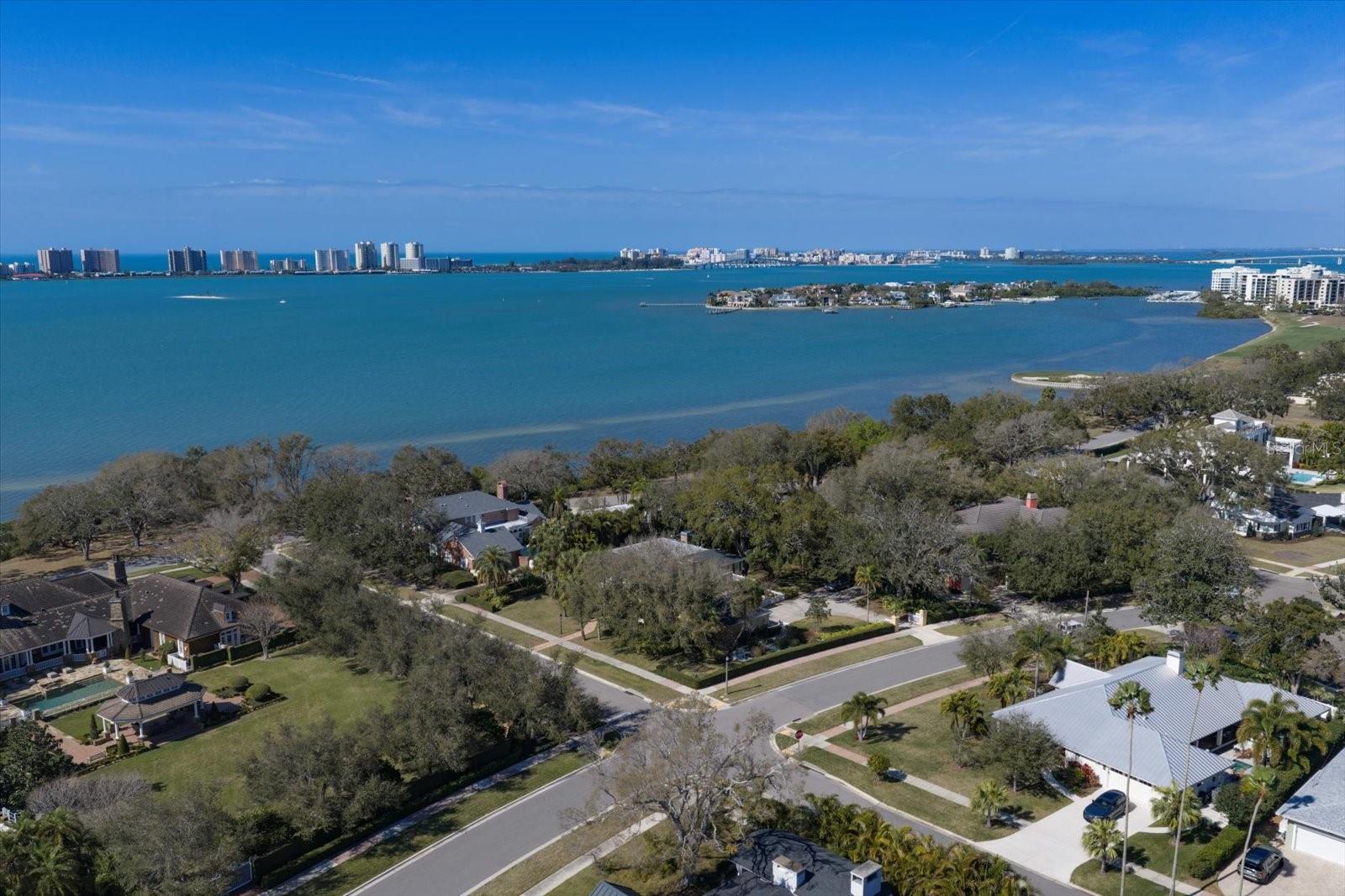 100 SARASOTA RD, BELLEAIR, FL, 33756