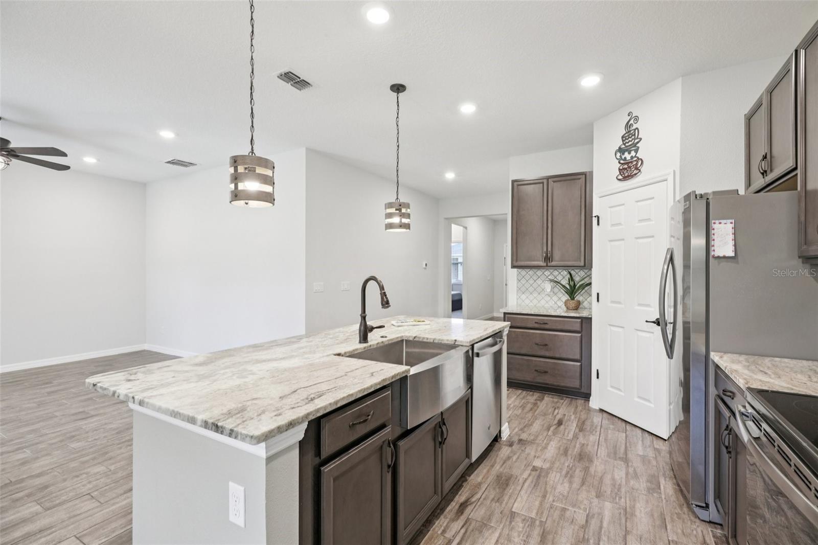 3360 CURLEW AVE, LEESBURG, FL, 34748