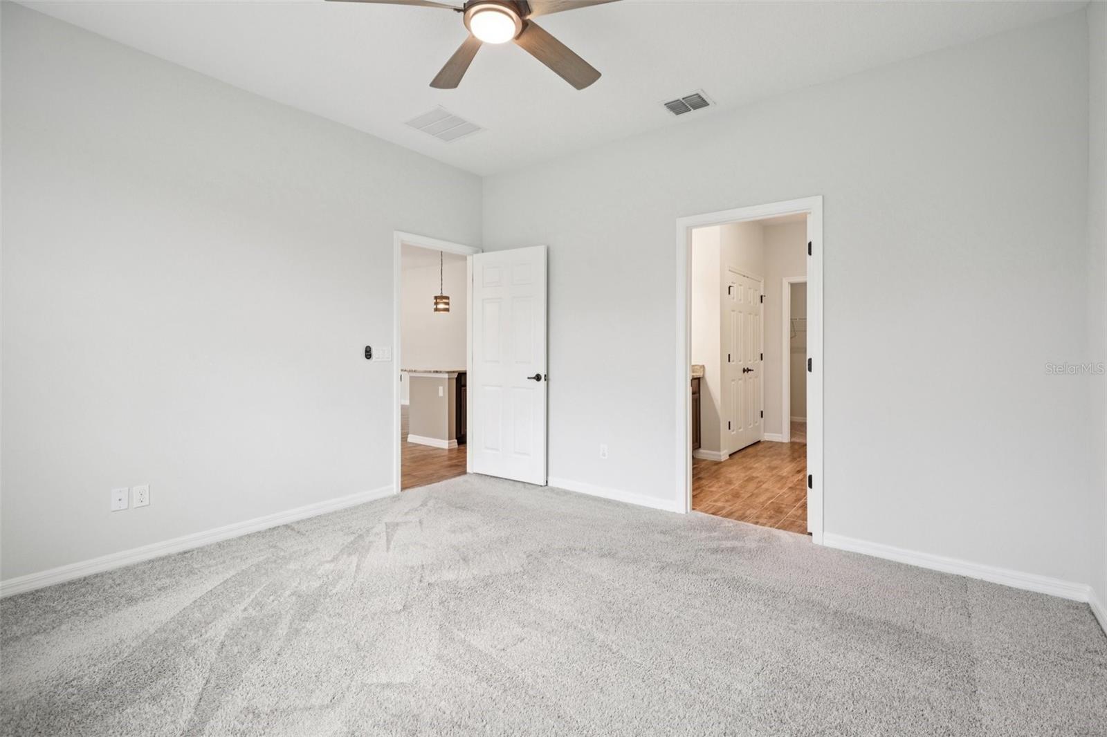 3360 CURLEW AVE, LEESBURG, FL, 34748