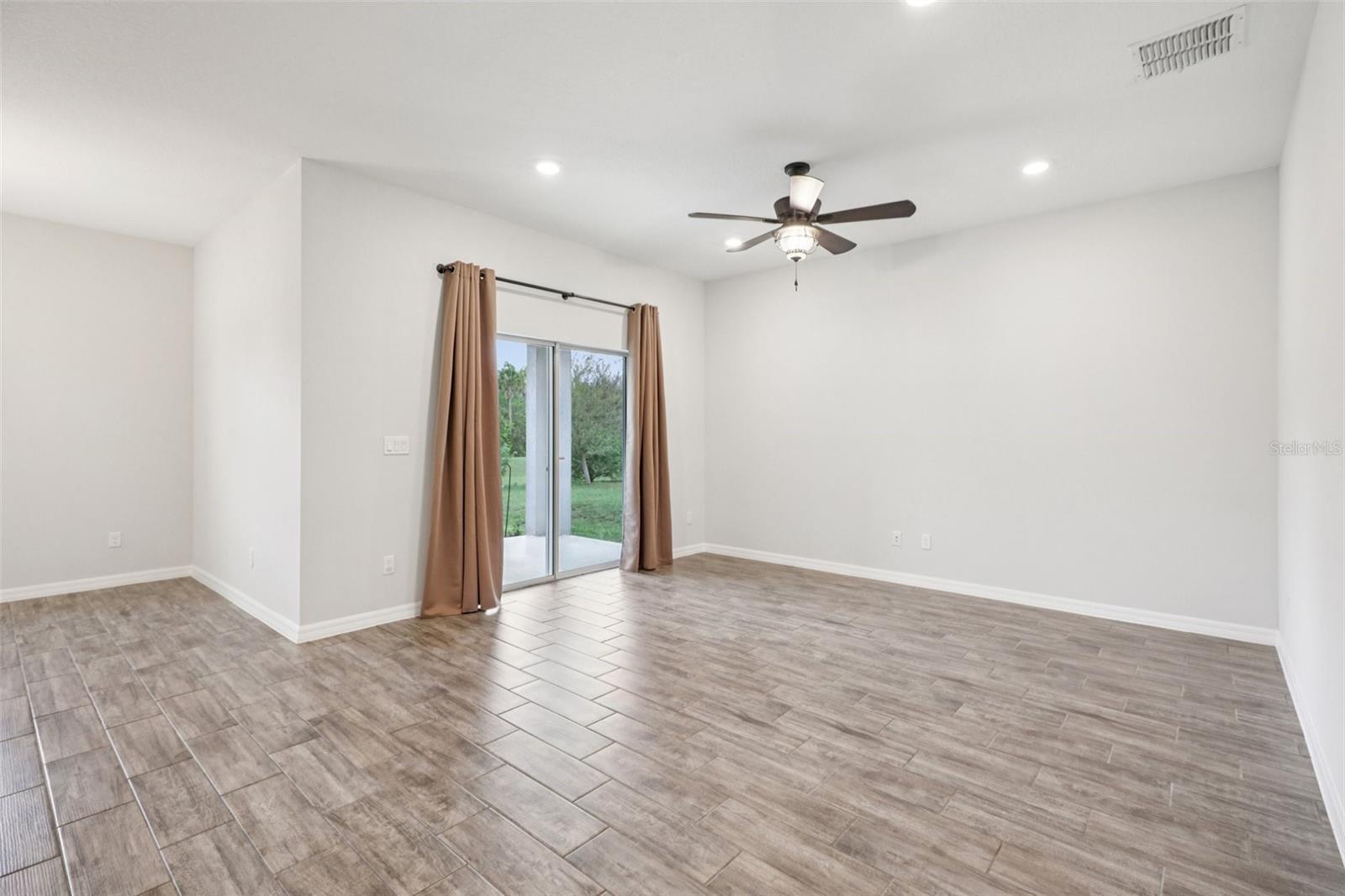 3360 CURLEW AVE, LEESBURG, FL, 34748