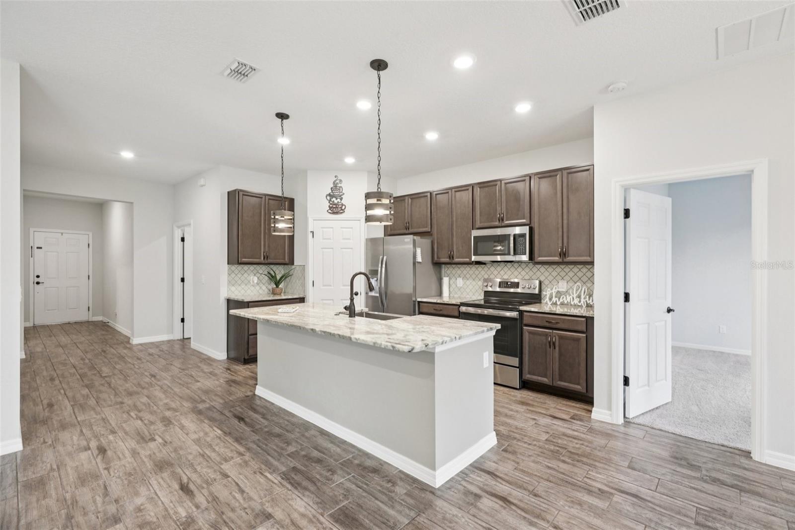 3360 CURLEW AVE, LEESBURG, FL, 34748